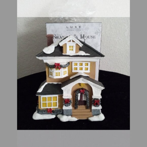 ***Christmas Light Up Grandma's House*** - Picture 3 of 12